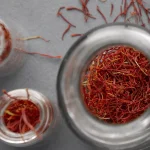 close-up-utensils-full-saffron-_1__cropped